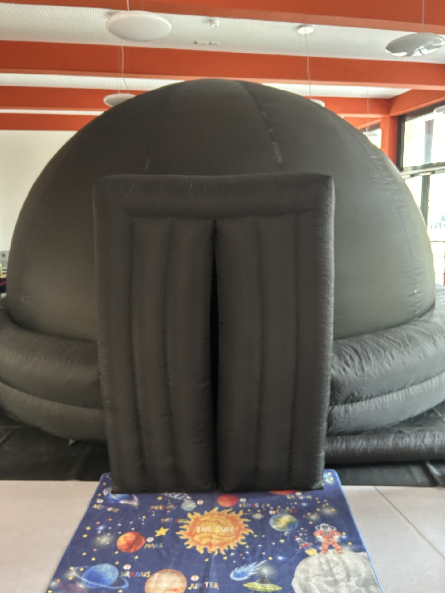 Bild: Das mobile Planetarium