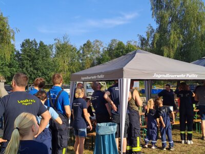 Foto des Albums: Nachtwanderung der Jugendfeuerwehren