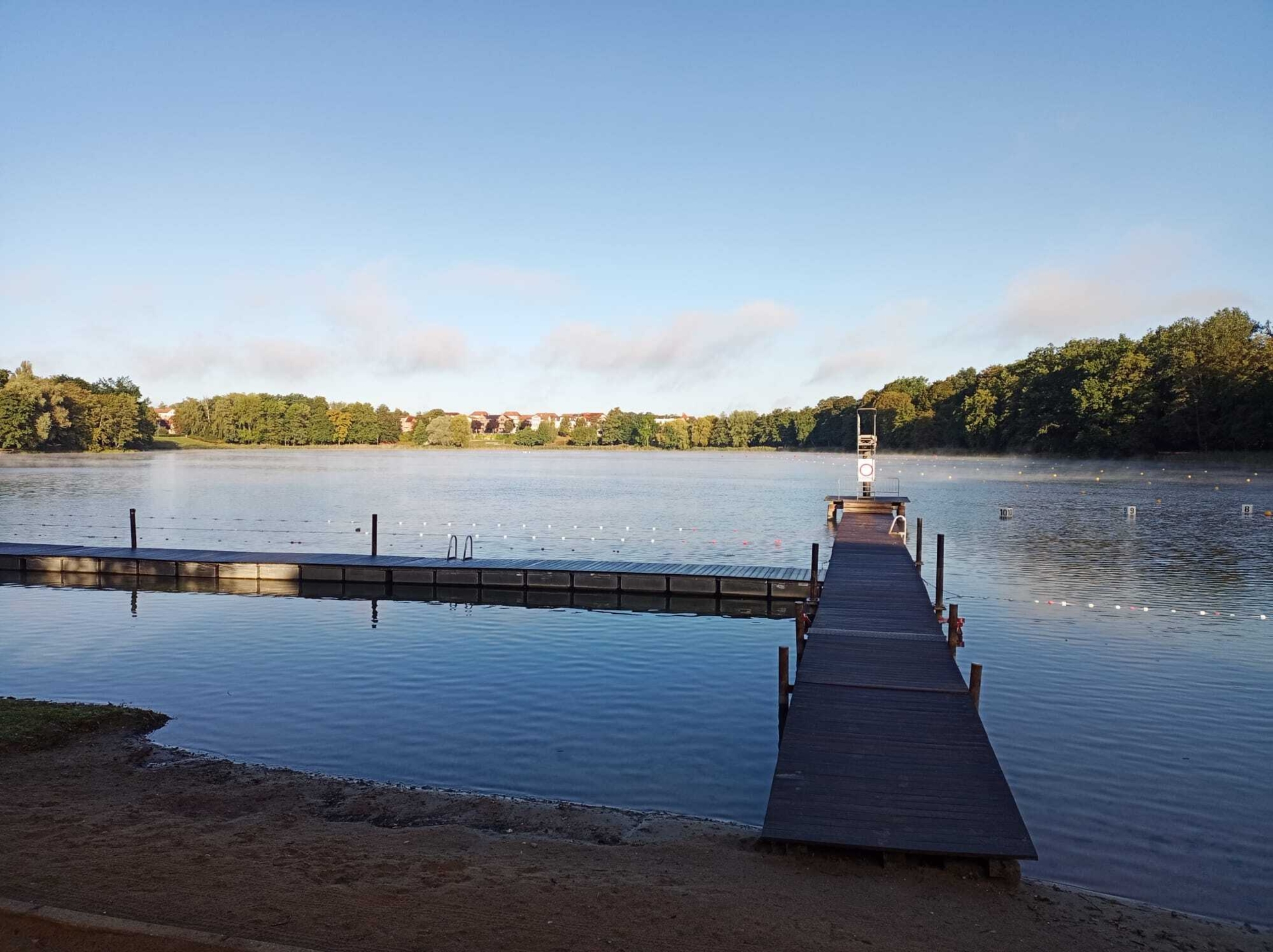 Bild: Klasse 3a: Ein besonderer Moment war der Morgen am Glambecker See während des Schwimmlagers.