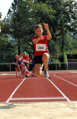 NLV OHA KM Mehrkampf Weitsprung 04  (Bild vergr&ouml;&szlig;ern)