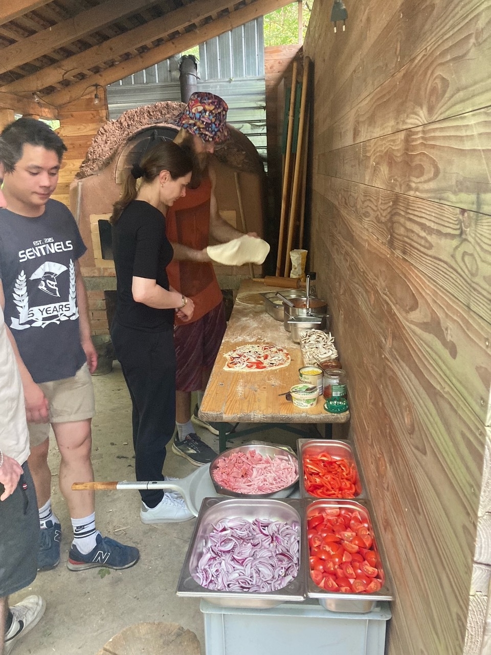 Bild: Frische Pizza aus dem Lehmofen