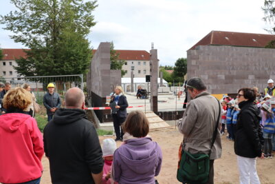 Foto des Albums: Grundsteinlegung Neubau Nachbarschaftshaus / Umbau Kita Kunterbunt (16.09.2024)