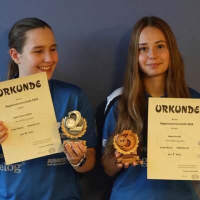 Vorschaubild: Julia holt bei den Mädchen 19 den 2. Platz, Anna wird Dritte