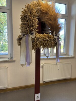 Krone Nr. 4    Evangelische Kirchengemeinde Saalhausen  (Bild vergr&ouml;&szlig;ern)
