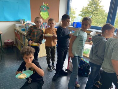 Foto des Albums: Gemeinsames Frühstück mit den Klassen 3a und 3b