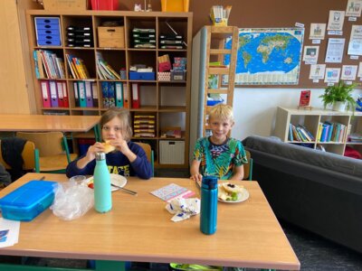 Foto des Albums: Gemeinsames Frühstück mit den Klassen 3a und 3b