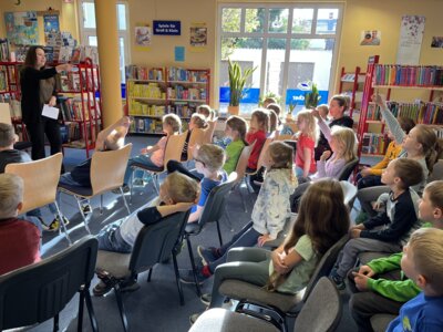 Foto des Albums: Besuch in der Stadtbibliothek, Klasse 2