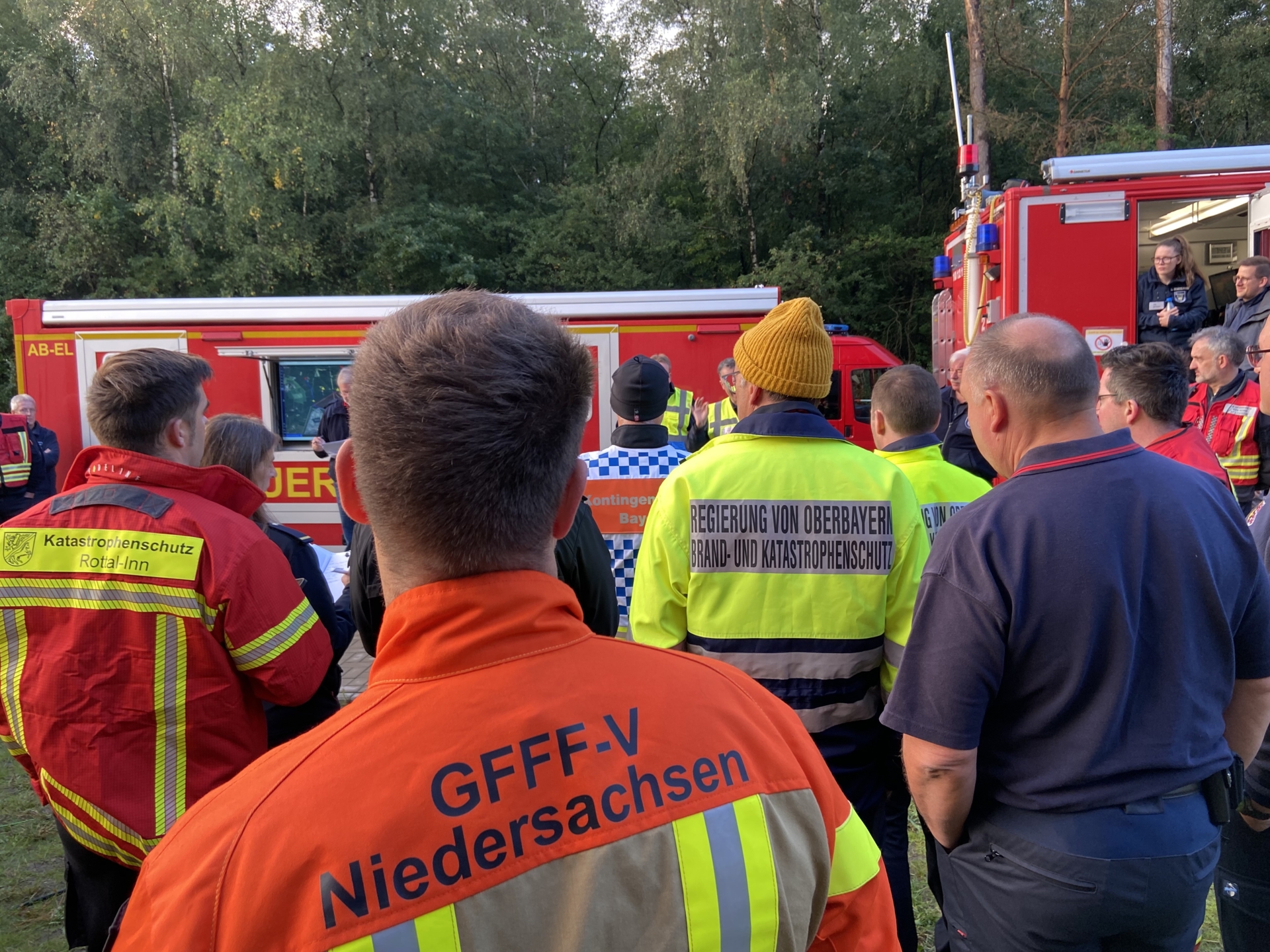 Bild: Lageeinweisung Einsatzleitung TEL