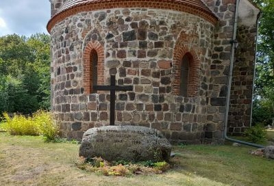 Bild: 45 Gedenkstein Hönow