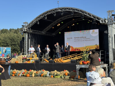 Kreis-Erntefest in Peickwitz 2024 - Er&ouml;ffnung - Landrat Siegurd Heinze - Foto Landkreis Marlen Weser  (Bild vergr&ouml;&szlig;ern)