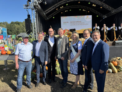 Kreis-Erntefest in Peickwitz 2024 - Er&ouml;ffnung - alle - Foto Landkreis Nora Bielitz  (Bild vergr&ouml;&szlig;ern)