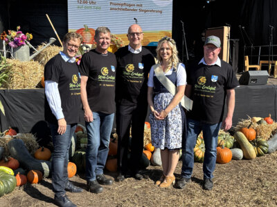 Kreis-Erntefest in Peickwitz 2024 - Er&ouml;ffnung - in Peickwitz-T-Shirts - Foto Landkreis Marlen Weser  (Bild vergr&ouml;&szlig;ern)