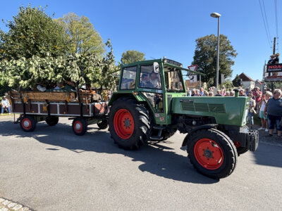 Kreis-Erntefest in Peickwitz 2024 - Festumzug Jagdp&auml;chter - Foto Landkreis Marlen Weser  (Bild vergr&ouml;&szlig;ern)