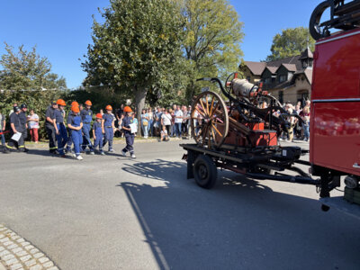 Kreis-Erntefest in Peickwitz 2024 - Festumzug Jugendfeuerwehr Peickwitz - Foto Landkreis Marlen Weser  (Bild vergr&ouml;&szlig;ern)