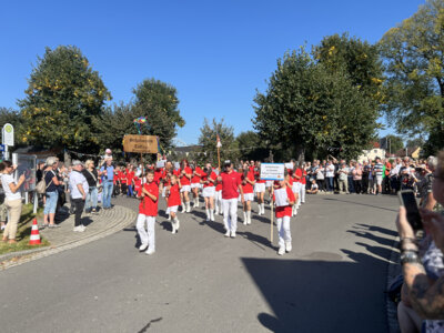 Kreis-Erntefest in Peickwitz 2024 - Festumzug - Schalmeienorchester Tettau/Frauendorf - Foto Landkreis Sarah Werner  (Bild vergr&ouml;&szlig;ern)