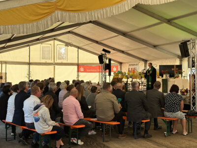 Kreis-Erntefest in Peickwitz 2024 - Gottesdienst - Foto Landkreis Nora Bielitz  (Bild vergr&ouml;&szlig;ern)