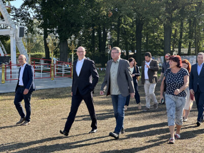 Kreis-Erntefest in Peickwitz 2024 - Ministerpr&auml;sident Dietmar Woidke   Landrat (01) - Foto Landkreis Nora Bielitz  (Bild vergr&ouml;&szlig;ern)