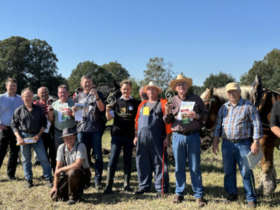 Kreis-Erntefest in Peickwitz 2024 - Promipfl&uuml;gen Siegerehrung - Foto Landkreis Nora Bielitz  (Bild vergr&ouml;&szlig;ern)