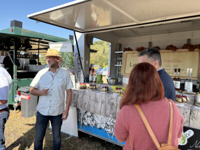 Kreis-Erntefest in Peickwitz 2024 - Regionalmarkt (02) - Foto Landkreis Marlen Weser  (Bild vergr&ouml;&szlig;ern)