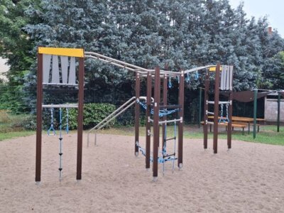 Fotoalbum Neue Spielgeräte auf dem Schulhof