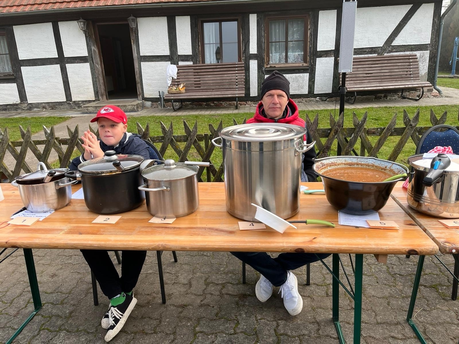 Bild: Die Jury ...