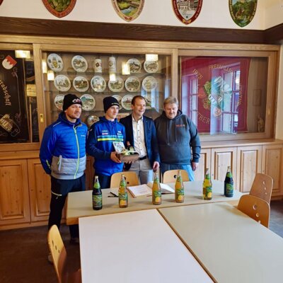 Foto des Albums: Eintrag ins Goldene Buch des Marktes Wiesenttal anlässlich der Int. 37. ADAC Holzbau Blümlein Zuverlässigkeitsfahrt