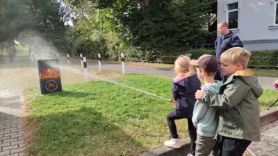 Foto des Albums: Besuch Feuerwehr Klasse 2