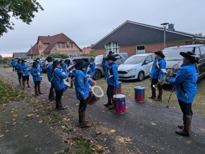 Umzug in Humptrup  (Bild vergr&ouml;&szlig;ern)