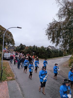 Umzug in Humptrup  (Bild vergr&ouml;&szlig;ern)