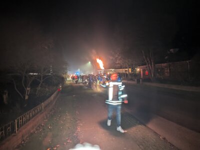 Umzug in Sprakeb&uuml;ll  (Bild vergr&ouml;&szlig;ern)