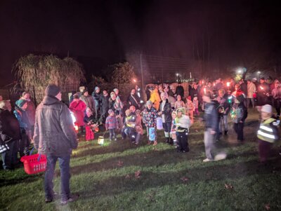 Umzug in Sprakeb&uuml;ll  (Bild vergr&ouml;&szlig;ern)