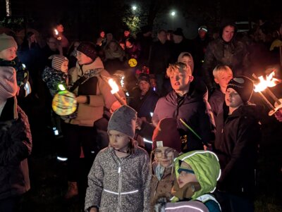 Umzug in Sprakeb&uuml;ll  (Bild vergr&ouml;&szlig;ern)