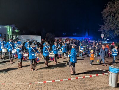 Umzug in Achtrup  (Bild vergr&ouml;&szlig;ern)
