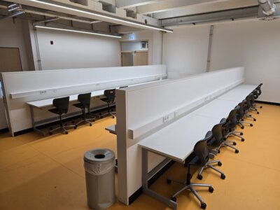 Sch&uuml;lerarbeitspl&auml;tze im Maker Space  (Bild vergr&ouml;&szlig;ern)