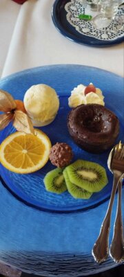Das Schokok&uuml;chlein mit warmen Schokokern, Eis, Sahne und Tr&uuml;ffelpraline!  (Bild vergr&ouml;&szlig;ern)