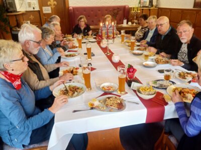 In fohlicher Runde...  (Bild vergr&ouml;&szlig;ern)