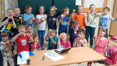 Rund um den Apfel - Kl. 1b 