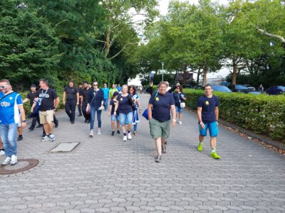 Los geht es ins Stadion 