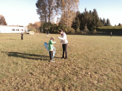 Huch, meine Drachenschnur hat sich verheddert.  (Bild vergrößern)