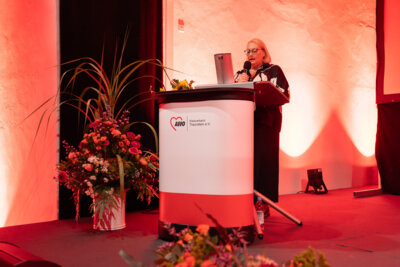 Frau Christina Hille, Einrichtungsleitung SHZ  (Bild vergr&ouml;&szlig;ern)