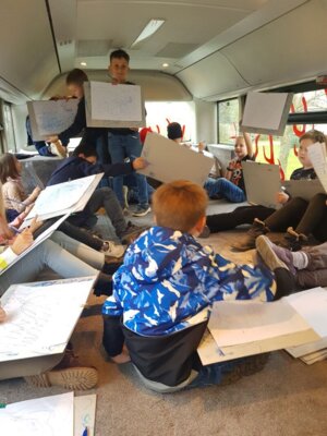 Foto des Albums: Mobiles Museum/ Kunstbus der Staatlichen Kunstsammlungen Dresden/SKD zu Gast in unserer Grundschule (07. 11. 2024)