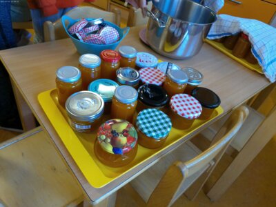 ... und ab damit, in ein tolles Glas.  (Bild vergrößern)