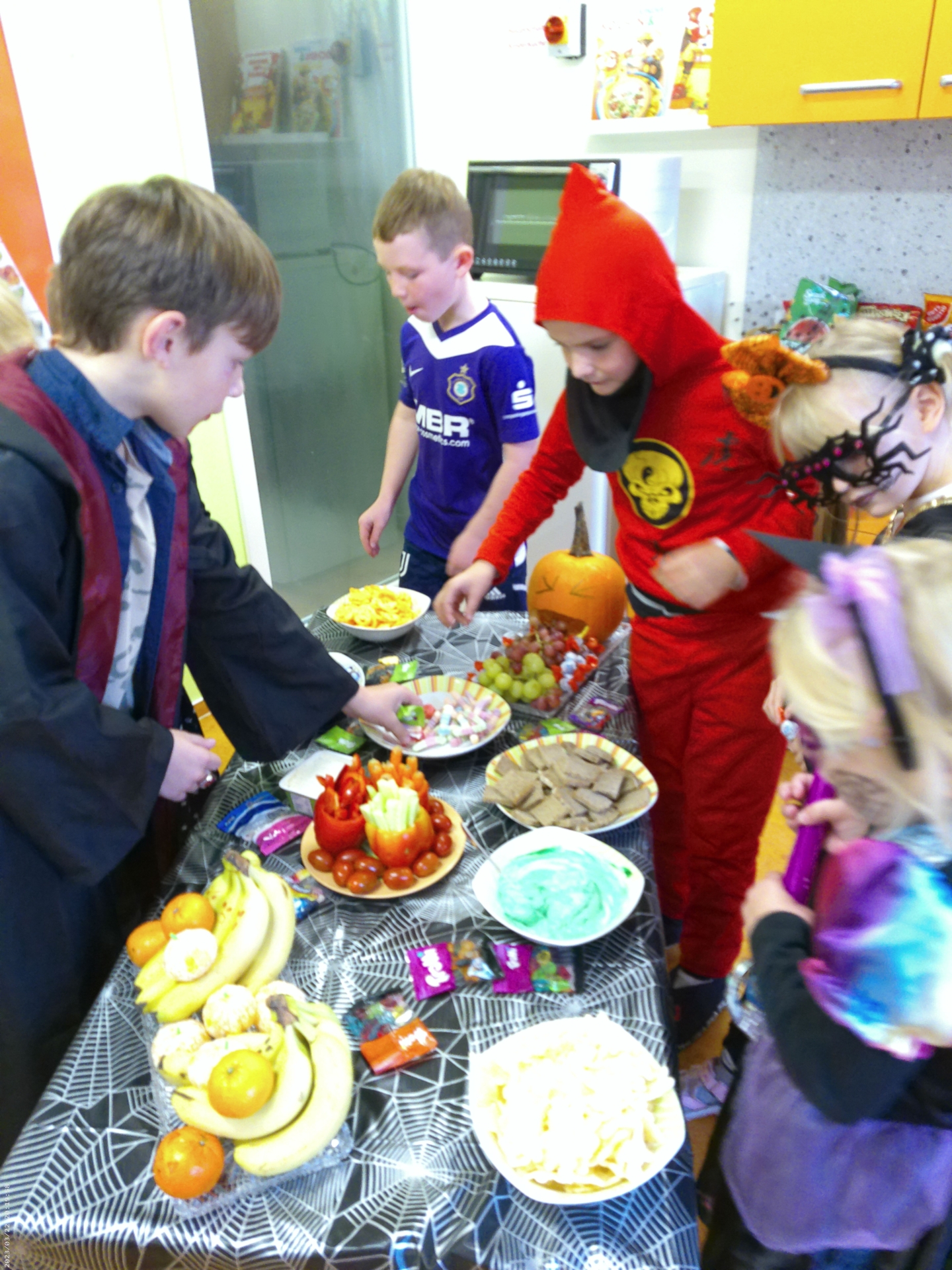 Bild: Am Halloweenbuffet.