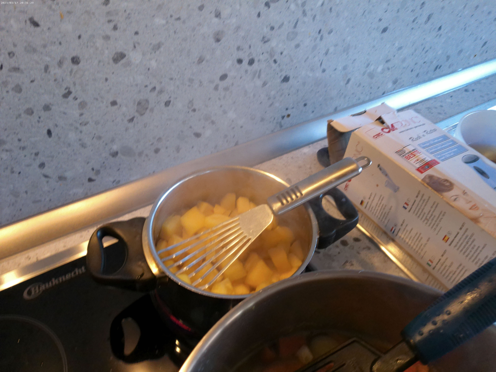 Bild: Marmelade kochen, das macht Spaß ...
