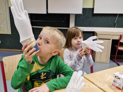 Foto des Albums: Experimentiertag an der Herbert-Quandt-Schule