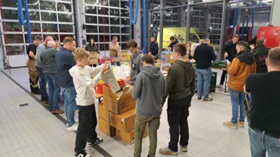 T&uuml;ten packen am Donnerstag  (Bild vergr&ouml;&szlig;ern)