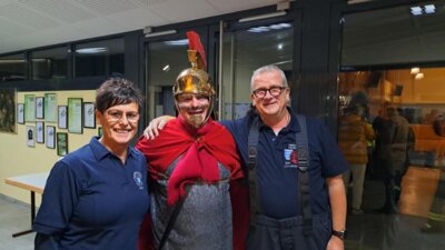 Martinszug in Kempen am Sonntag  (Bild vergr&ouml;&szlig;ern)