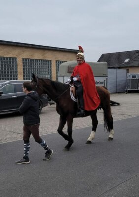 Martinszug in Kempen am Sonntag  (Bild vergr&ouml;&szlig;ern)