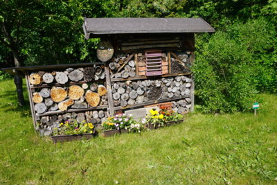 Bienenhotel  (Bild vergr&ouml;&szlig;ern)