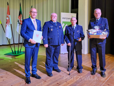 Foto des Albums: Verleihung der Medaillen für Treue Dienste 2024